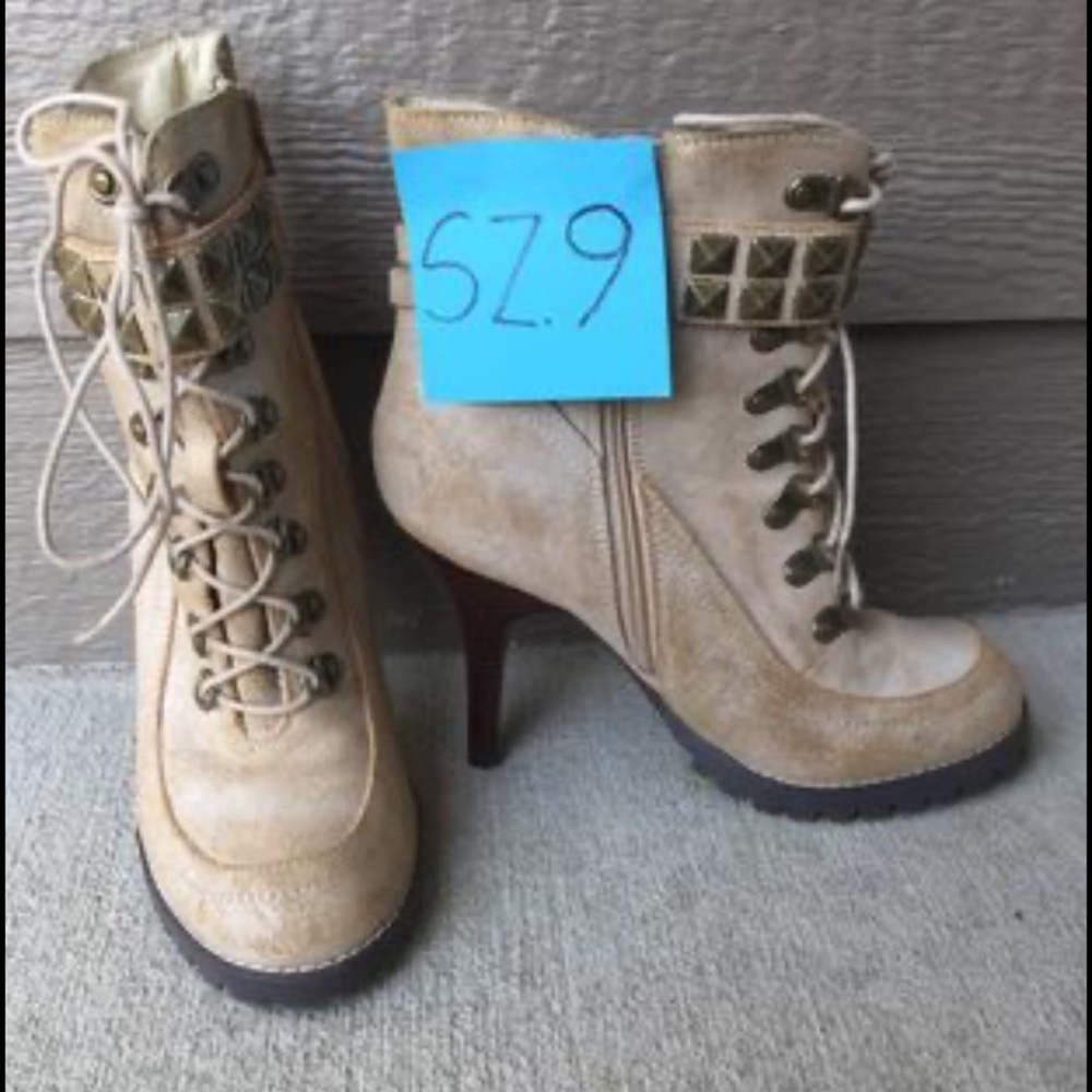 Size 9. Envy big time ankle tan womens boots, suede leather